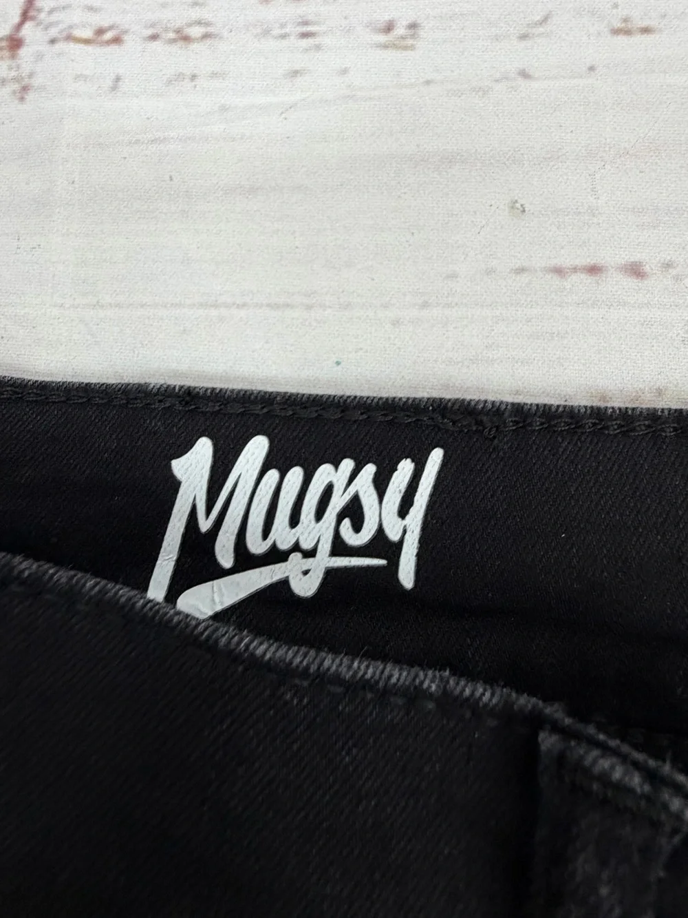 MUGSY Men’s size 34 x 29 Black Out Relaxed Fit Stretch Jeans